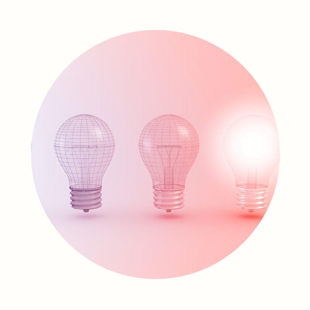 電球が並びひとつ光っている写真